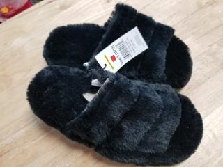 New Kids Black Fuzzy Slippers 11/12