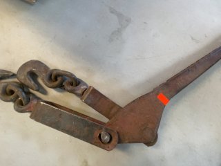 Rusty Chain Binder