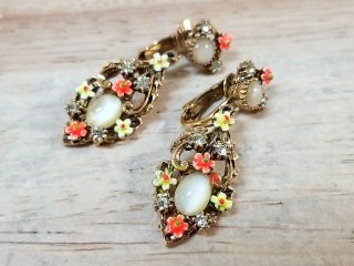 Vintage ART Floral Clip-On Earrings, exc cond, 1.25 in