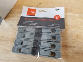 New Slim Grips Hanger Clips 8 Pack