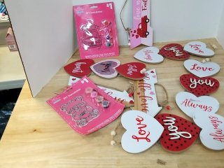 New Valentine\'s Decor Set