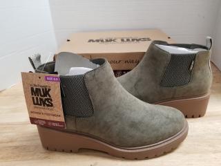 New ladies Muk Luks Boots, 8.5