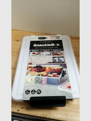 New SnackleBox, cutting Board, missing latch, fully func.