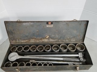 Large Wright ratchet/socket set, largest socket size 2