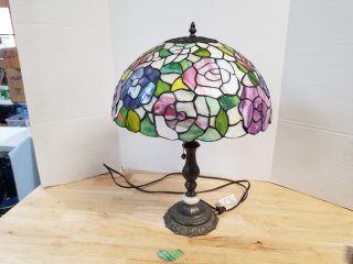 24 inch table lamp, one piece needs glued, sells as is 