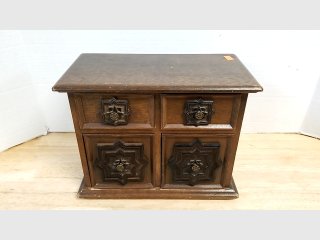 Vintage music box approx 11 by 8 by 6 inch