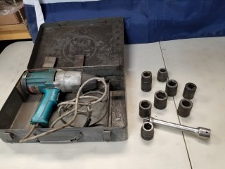 Makita 3/4 inch impact wrench, with sk and proto attachments