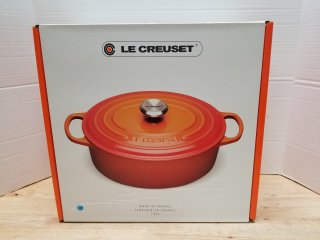 New Le Creuset cast iron pot and lid, 6.75 quart
