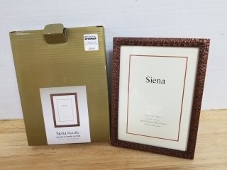 New photo frame, holds 5x7 photo 