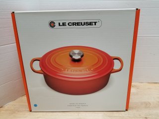 New Le Creuset cast iron pot and lid, 6.75 quart