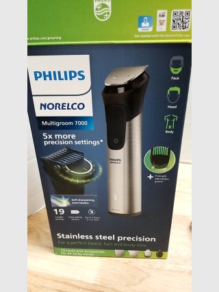 Norelco, missing charging base, otherwise complete