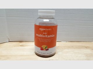 Amazon Basics Kids Multivitamin Gummies