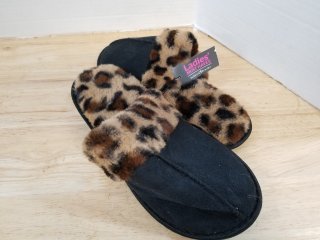 New ladies slippers size medium 8-9