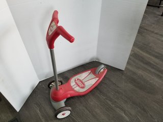 Radio flyer scooter, 30 inch tall 24 inch wide