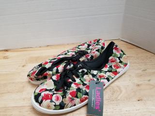 New ladies shoes size 8