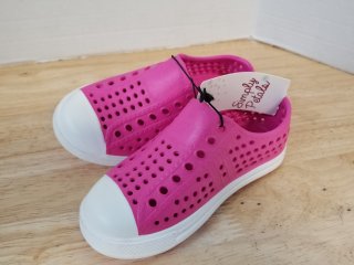 New kids shoes size 9/10t