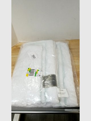 New bath rug 40 by 24 inches 