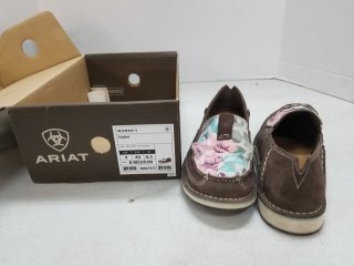 Ladies shoes size 9