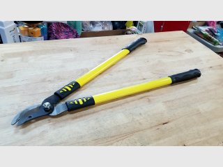 Yellow Bypass Lopping Shears