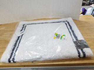 New Bath Rug 21x34