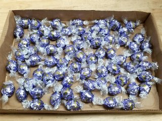 New Lindt Lindor Purple Chocolates Box