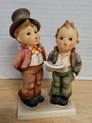 Hummell Figurine on Base, 5 in, exc cond