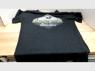 New Mens medium tshirt