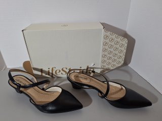 Ladies size 8.5 pair of shoes 