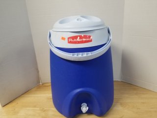 Rubbermaid beverage dispenser, approx 20 by 15 inch 