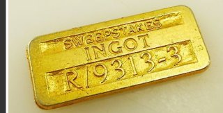 Vintage Gold Tone Sweepstakes Ingot R / 9313-3