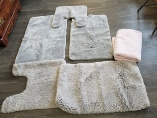 Bathroom rugs and towel