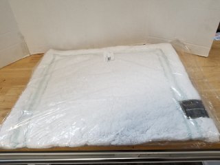 New bath rug 40 by 24 inch 