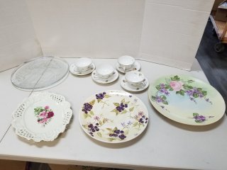 Plates, teacups and saucers 