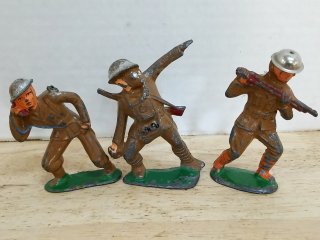 Antique WW1 metal toy soldiers, 4 in, good cond