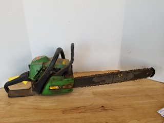 JOHN deere gas chainsaw, CS40, blade approx 18 inch 
