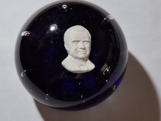 1975 St Claire Maude and Bob Reagan paperweight, 3 inch