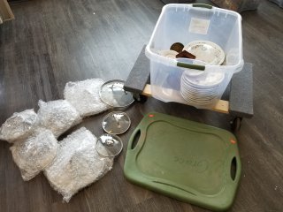 TOTE with lid and dishes 