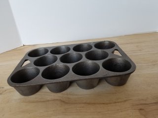 Cast iron cookware approx 10 by 7 by 2 inch 