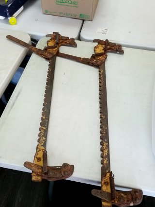2 golden rod Fence stretchers
