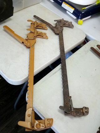 2 golden rod Fence stretchers