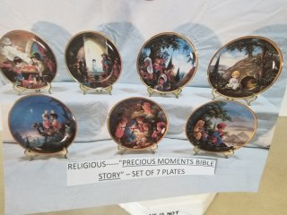 PRECIOUS moments collectible plates, mint in boxes