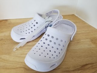 New shoes size W8