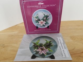 Hummingbird plate, mint in box