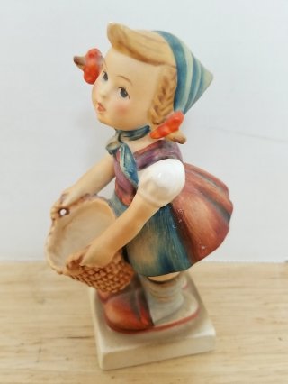 Hummel Figurine with Basket, Exc cond, 5 in