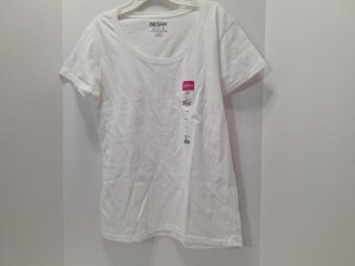 Item #903 — Ladies size medium clothing