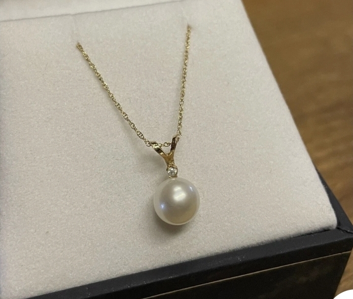 Item #39 — Marked 10K Yellow Gold Necklace freshwater pearl pendant photo 1 of 2