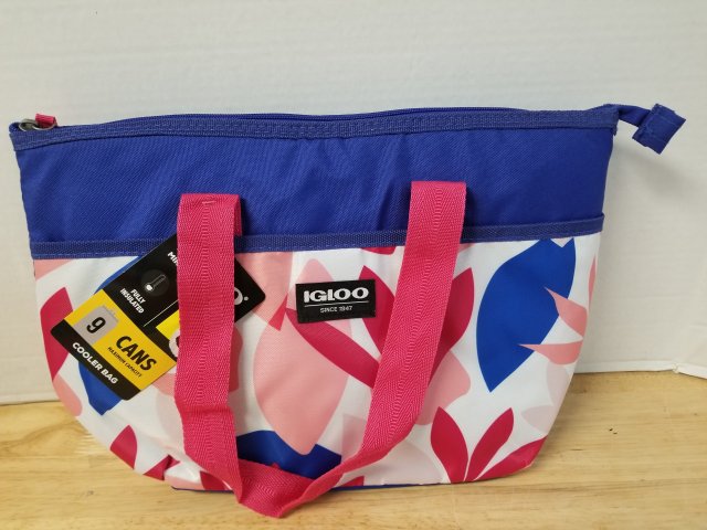 Item #802 — New Igloo cooler bag 9 can capacity