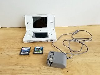 Item #71 — White Nintendo DS Lite Bundle