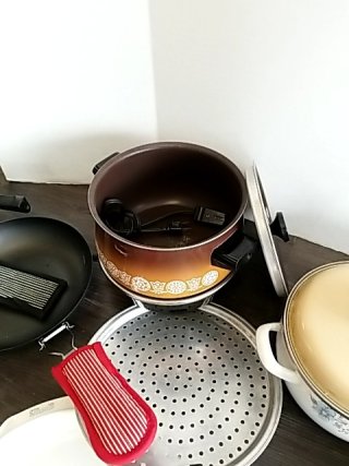 Item #109 — ASSORTED Kitchen Cookware & Bake ware photo 3 of 5