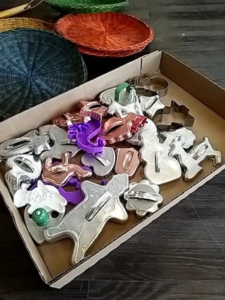 Item #117 — Baking pans and cookie cutters lot photo 2 of 6